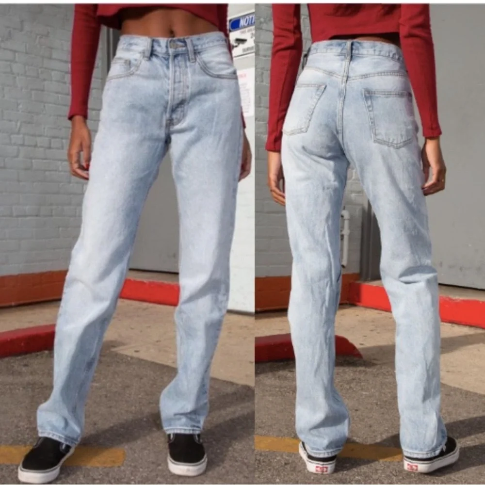 Brandy Melville Light Wash Straight Leg Jean